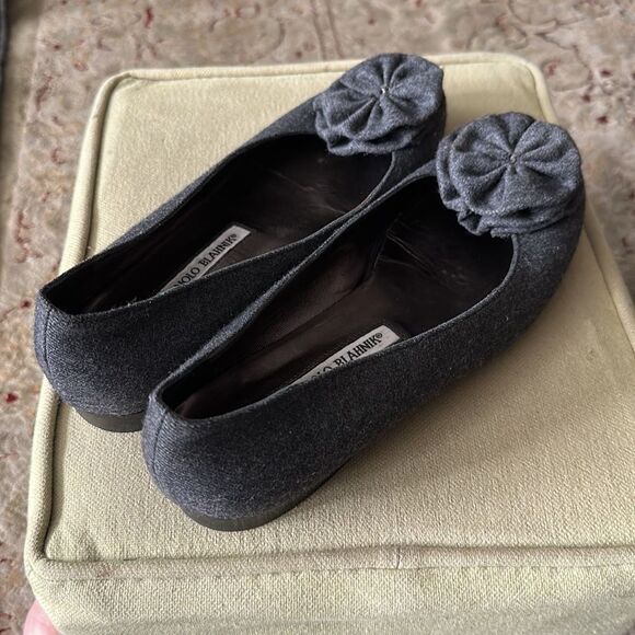 Manolo Blahnik gray wool flats. - Picture 6 of 7